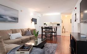 Spacious Condo Mins To Shands, University, & Downtown!